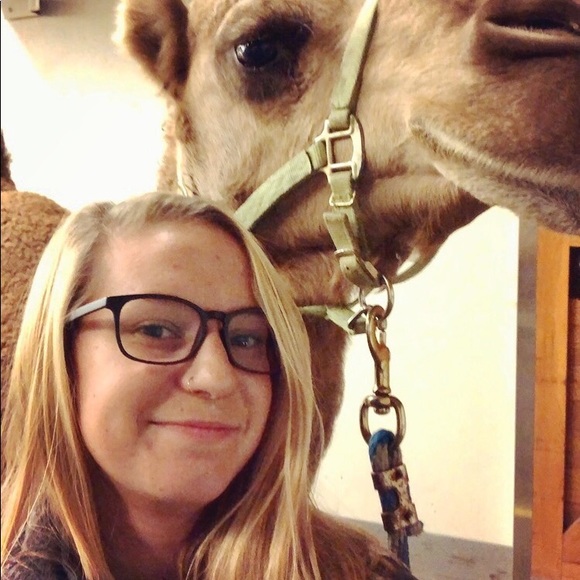 Meet your Posher, Katherine - Picture 1 of 1